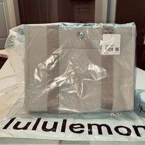 NWT Lululemon Two-Tone Canvas Large Tote 10L